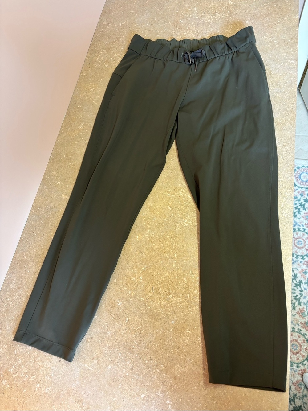 Lululemon On The Fly olive green drawstring waist athletic joggers
